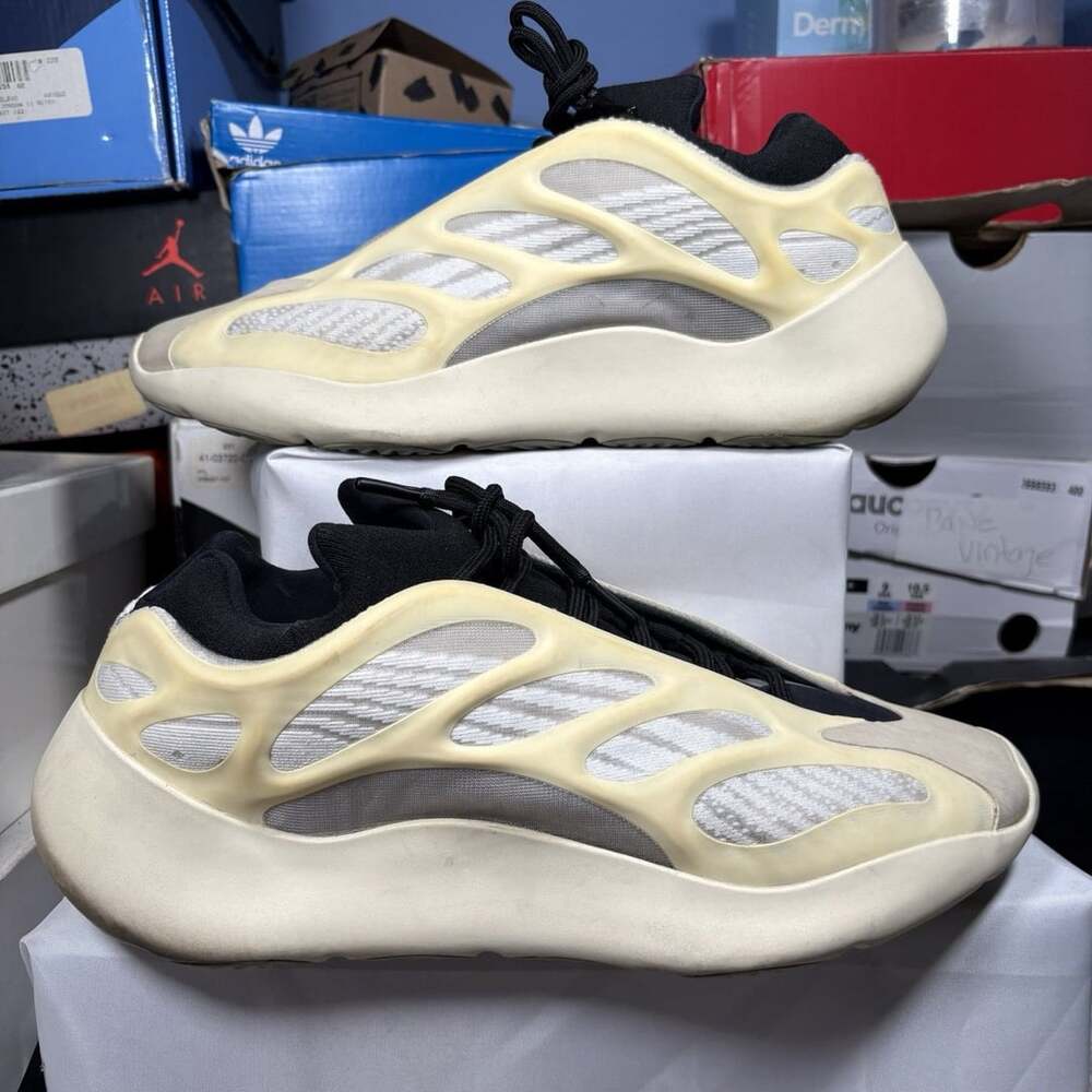 Size 11 - adidas Yeezy Boost 700 V3 Azael